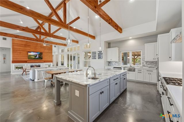 223 Oak Shores Drive, Canyon Lake, TX 78133