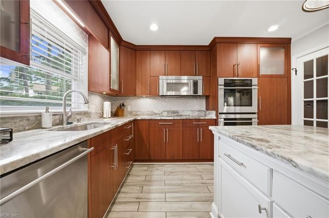 2452 Laurel Cove DR, Virginia Beach, VA 23454