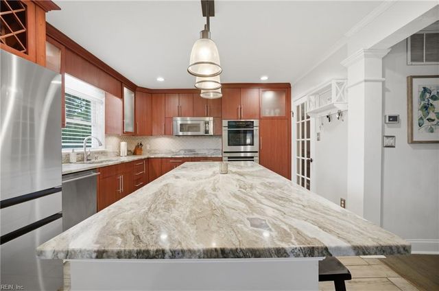 2452 Laurel Cove DR, Virginia Beach, VA 23454