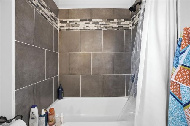 2452 Laurel Cove DR, Virginia Beach, VA 23454