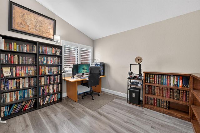 4529 Galbrath Dr, Sacramento, CA 95842