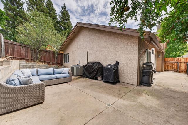 4529 Galbrath Dr, Sacramento, CA 95842