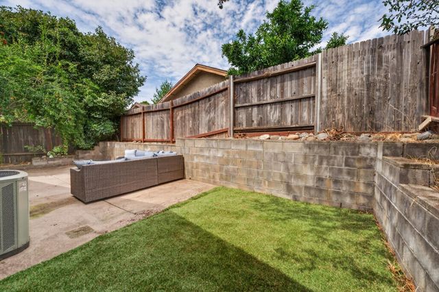 4529 Galbrath Dr, Sacramento, CA 95842
