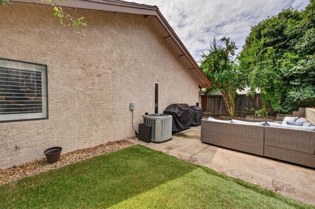 4529 Galbrath Dr, Sacramento, CA 95842