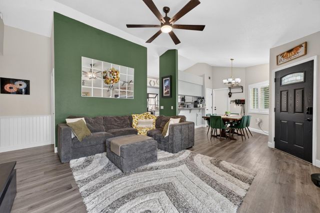 4529 Galbrath Dr, Sacramento, CA 95842