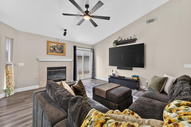 4529 Galbrath Dr, Sacramento, CA 95842