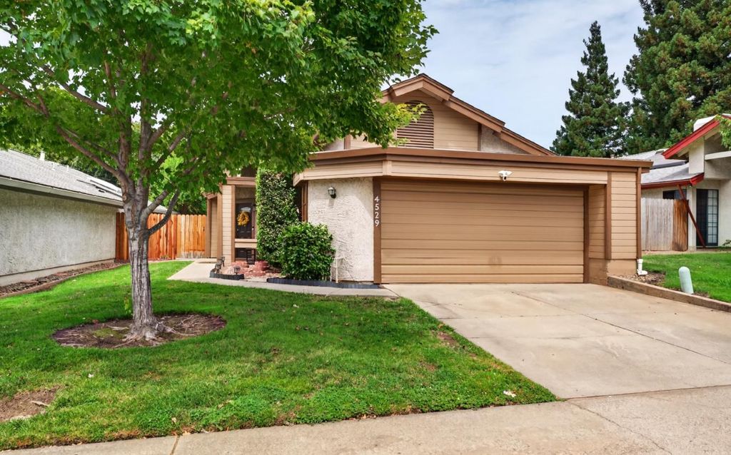 4529 Galbrath Dr, Sacramento, CA 95842