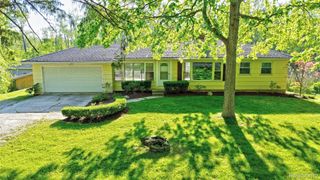 5890 Grange Hall Road, Groveland Township, MI 48442