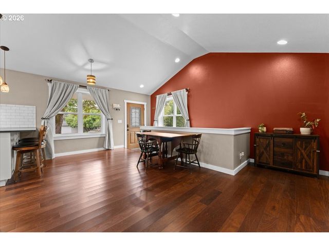 16366 FRONT Ave, Oregon City, OR 97045