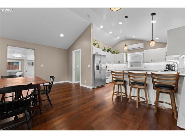 16366 FRONT Ave, Oregon City, OR 97045