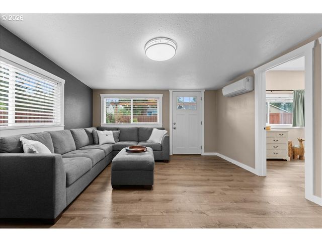 16366 FRONT Ave, Oregon City, OR 97045