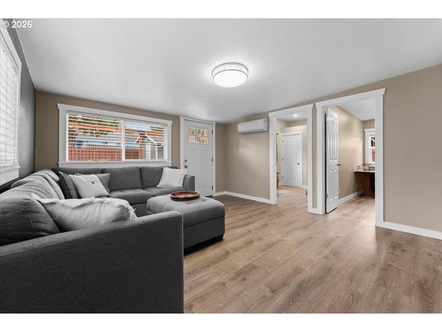 16366 FRONT Ave, Oregon City, OR 97045