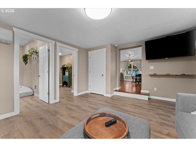 16366 FRONT Ave, Oregon City, OR 97045