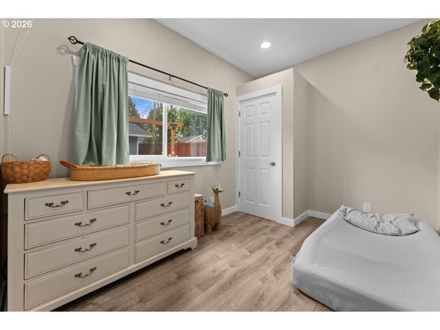 16366 FRONT Ave, Oregon City, OR 97045
