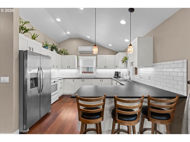 16366 FRONT Ave, Oregon City, OR 97045