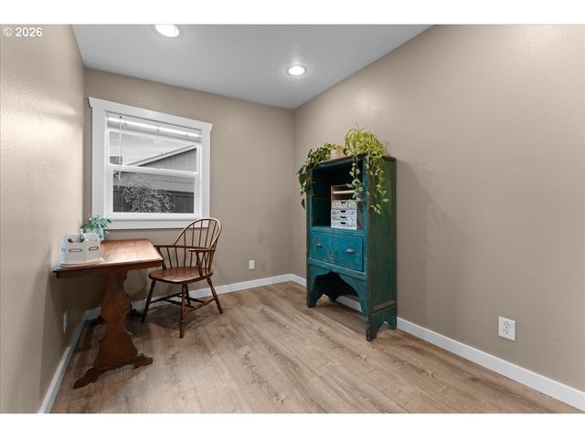 16366 FRONT Ave, Oregon City, OR 97045