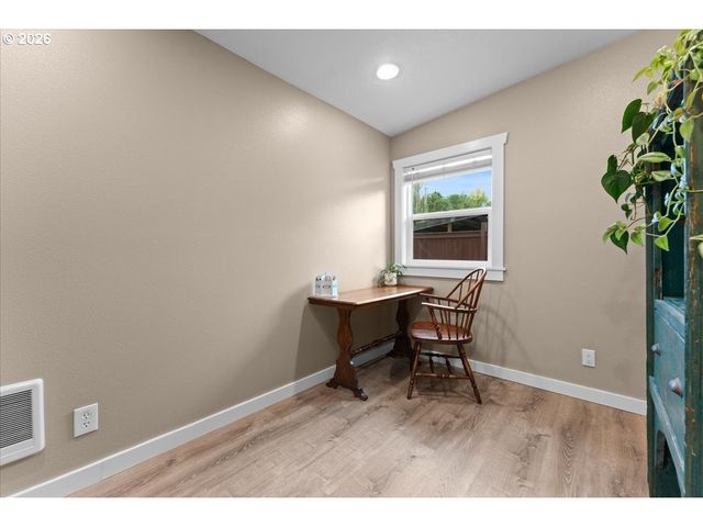16366 FRONT Ave, Oregon City, OR 97045
