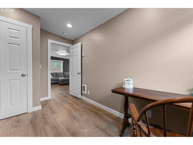 16366 FRONT Ave, Oregon City, OR 97045