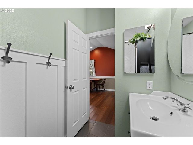 16366 FRONT Ave, Oregon City, OR 97045