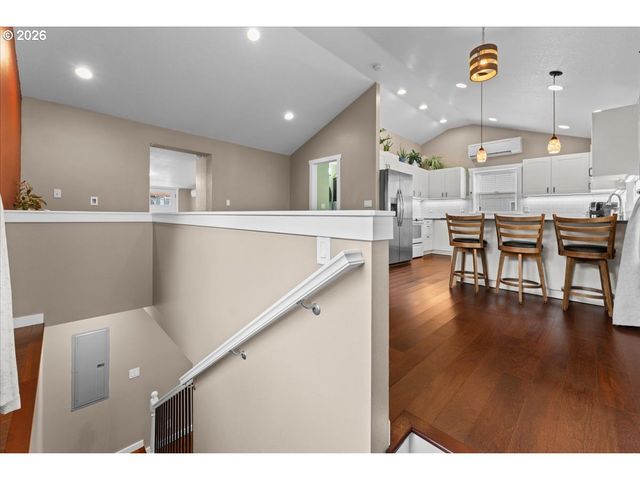 16366 FRONT Ave, Oregon City, OR 97045