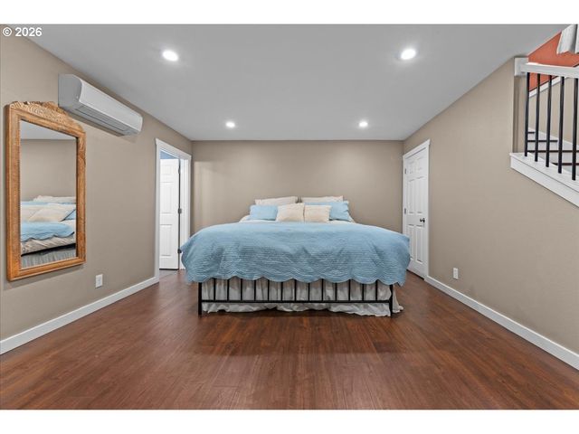 16366 FRONT Ave, Oregon City, OR 97045