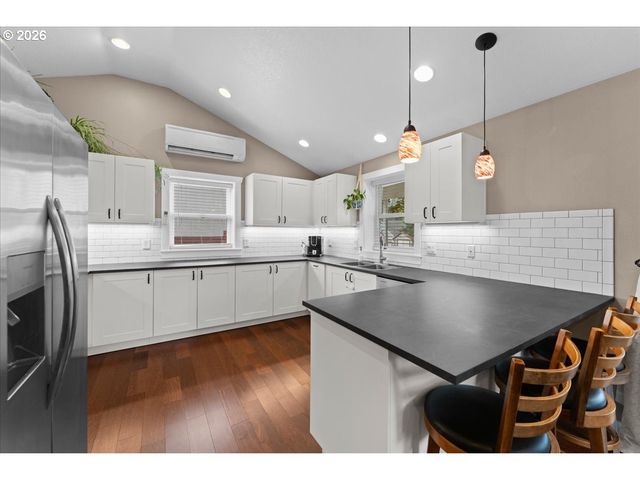 16366 FRONT Ave, Oregon City, OR 97045
