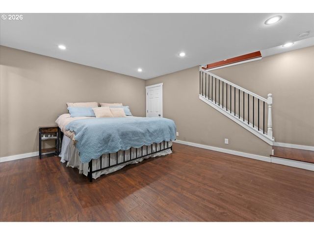 16366 FRONT Ave, Oregon City, OR 97045
