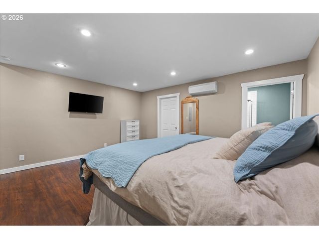 16366 FRONT Ave, Oregon City, OR 97045