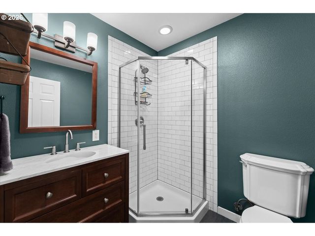 16366 FRONT Ave, Oregon City, OR 97045