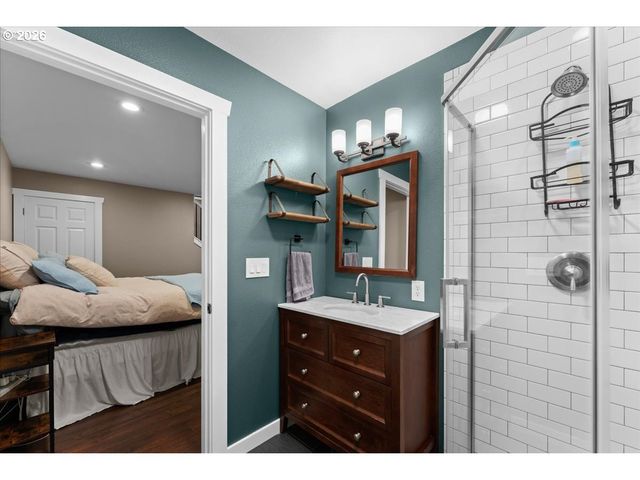 16366 FRONT Ave, Oregon City, OR 97045