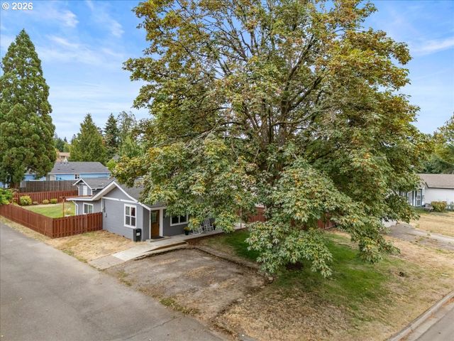 16366 FRONT Ave, Oregon City, OR 97045