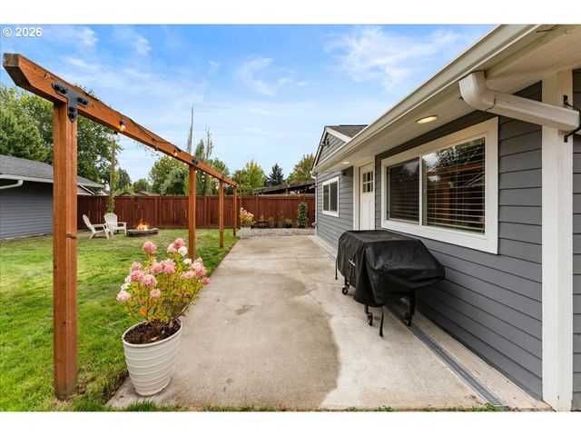 16366 FRONT Ave, Oregon City, OR 97045
