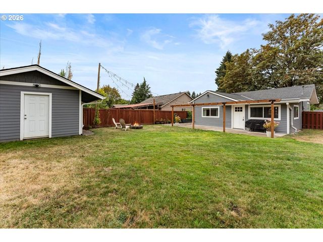 16366 FRONT Ave, Oregon City, OR 97045
