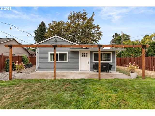 16366 FRONT Ave, Oregon City, OR 97045