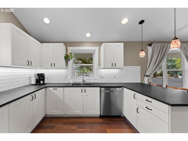 16366 FRONT Ave, Oregon City, OR 97045