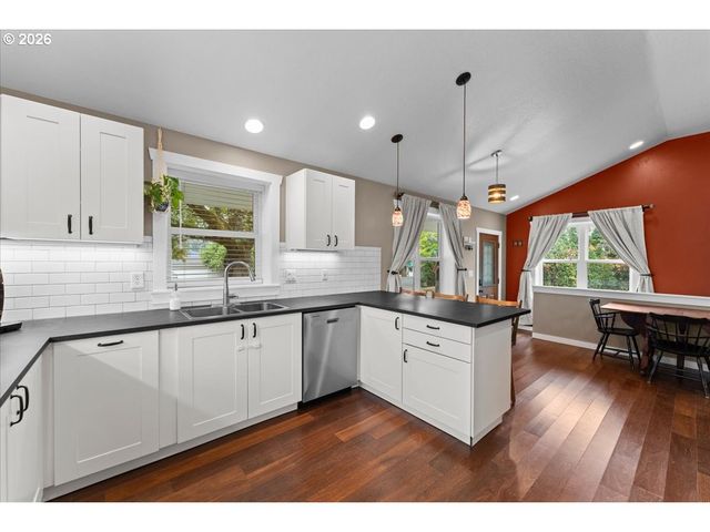 16366 FRONT Ave, Oregon City, OR 97045