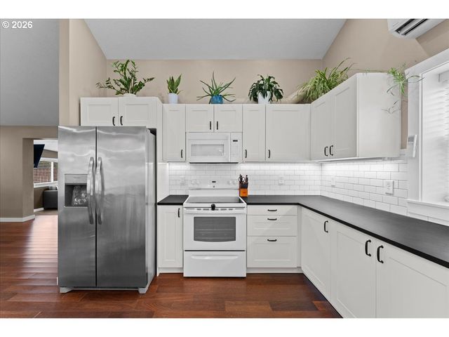 16366 FRONT Ave, Oregon City, OR 97045