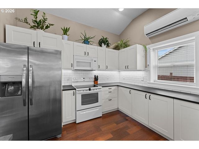 16366 FRONT Ave, Oregon City, OR 97045