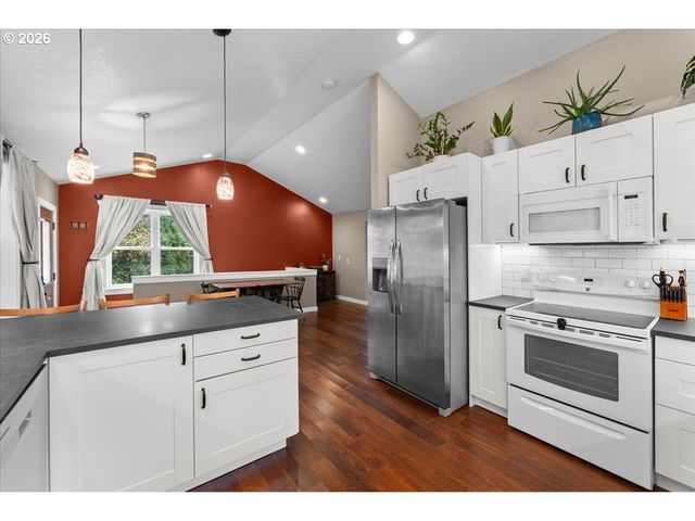 16366 FRONT Ave, Oregon City, OR 97045