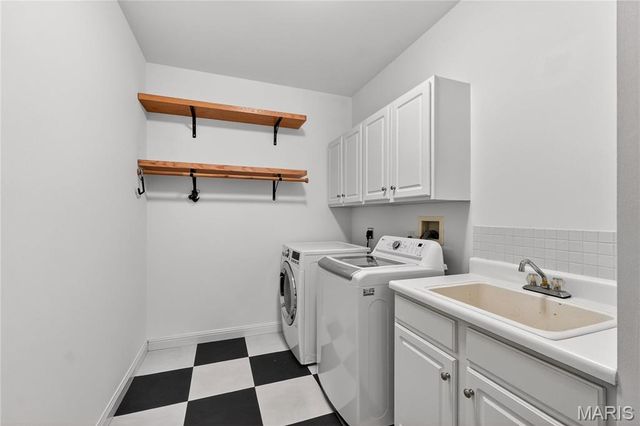 811 N Harrison Avenue, Kirkwood, MO 63122