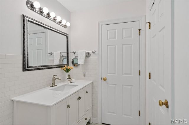 811 N Harrison Avenue, Kirkwood, MO 63122