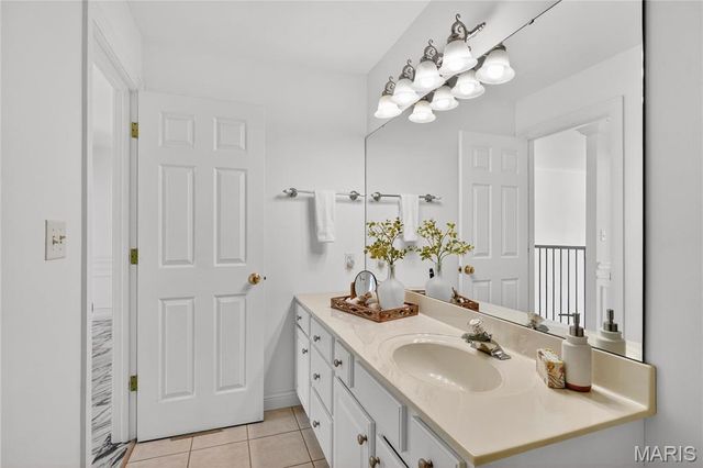 811 N Harrison Avenue, Kirkwood, MO 63122