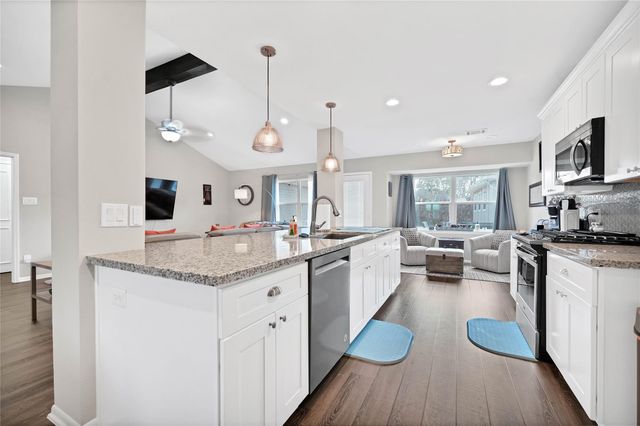 143 Bluebonnet Street, Sugar Land, TX 77478