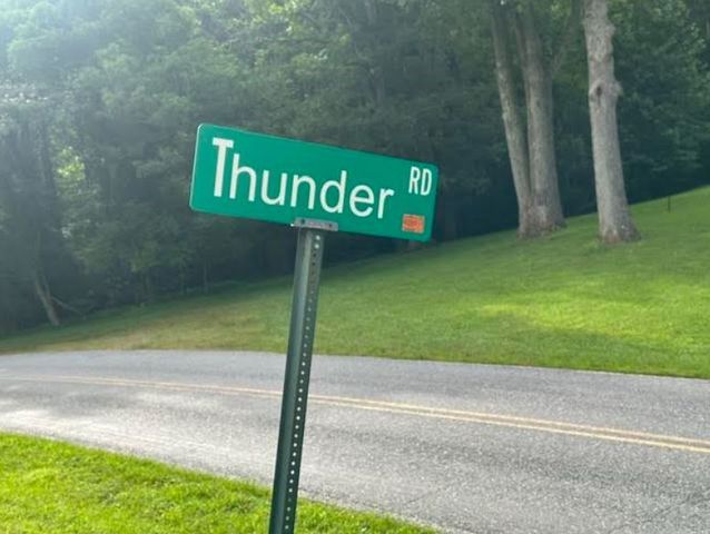 2 Thunder Road, Hayesville, NC 28904