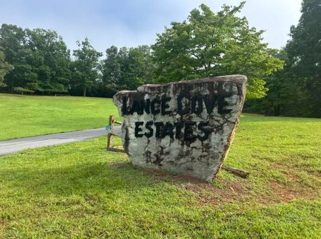 2 Thunder Road, Hayesville, NC 28904