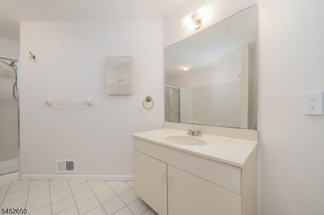 15 Starling Way, Berkeley Heights Twp., NJ 07922