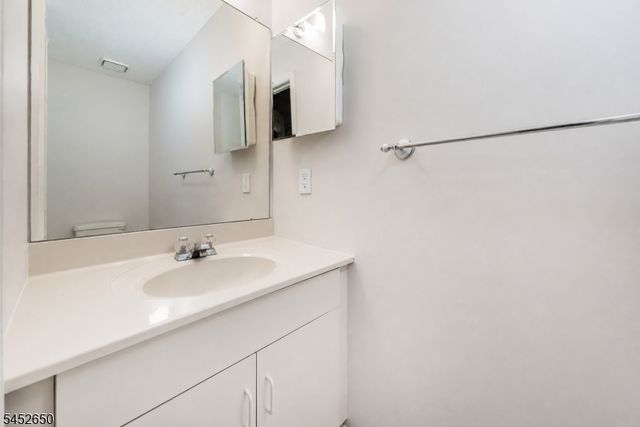 15 Starling Way, Berkeley Heights Twp., NJ 07922