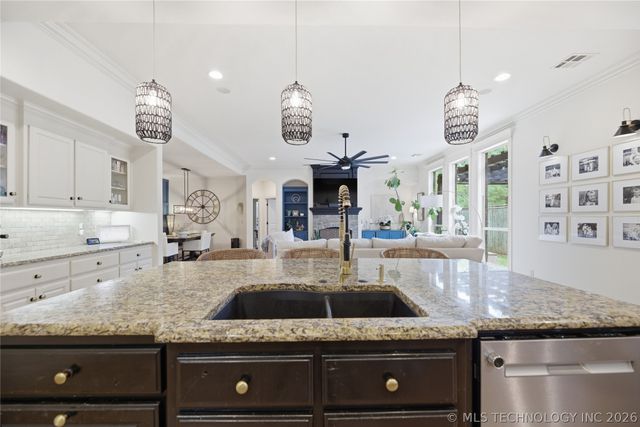 11298 S 73rd East Court, Bixby, OK 74008