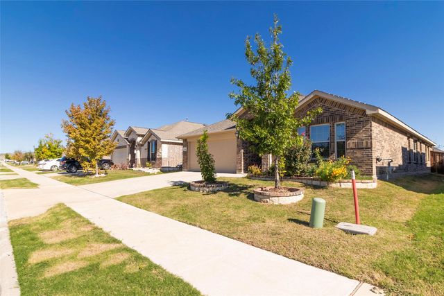 8912 Finn Lane, Fort Worth, TX 76131