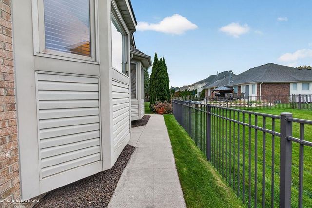 47857 Kent Drive, Macomb, MI 48044